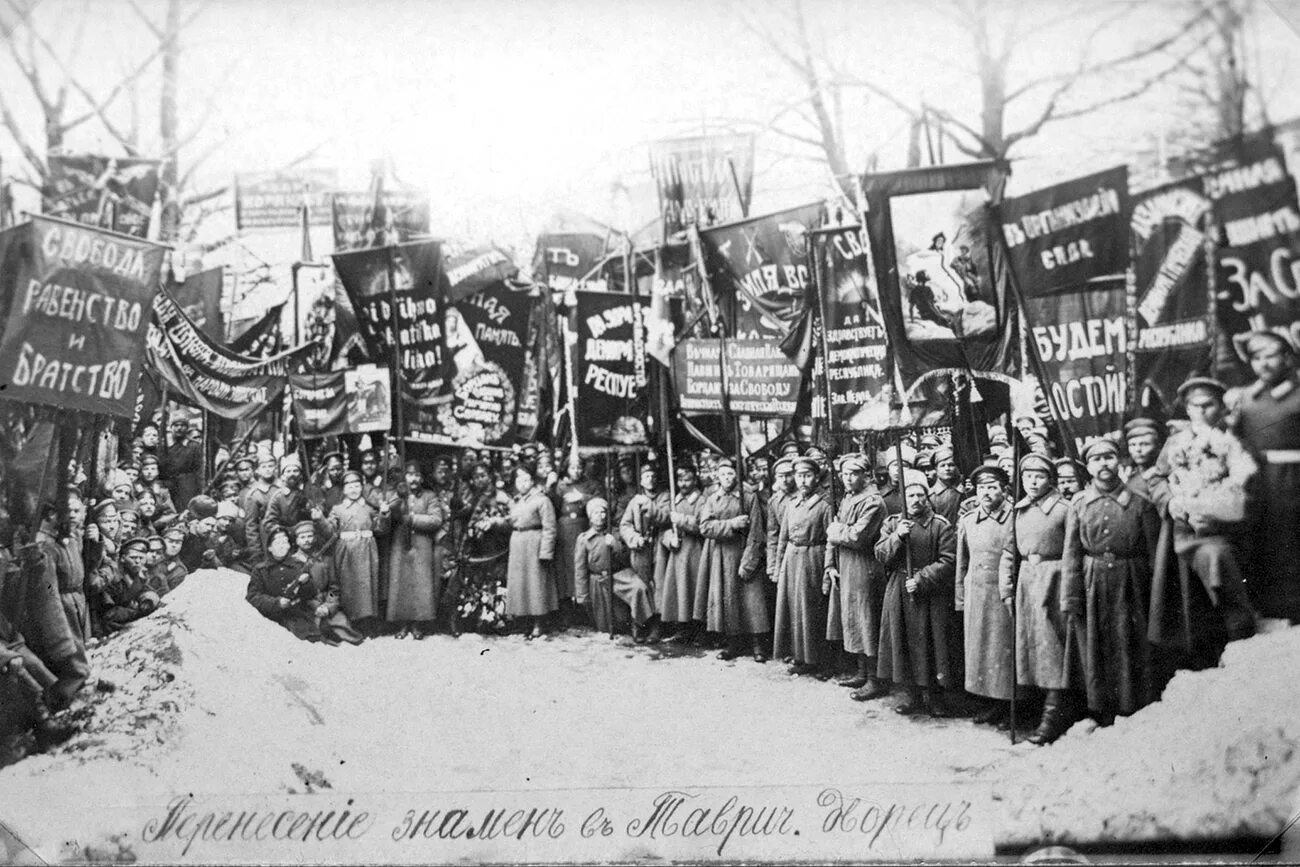 Революция по старому. Февральская революция 1917. манифестации в петербурге 1917. революционный петроград год 1917. февральская революция 1917 петроград.