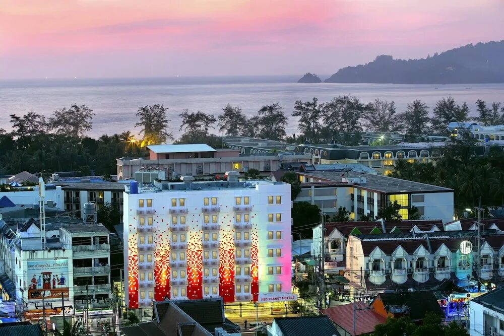 Tune hotel patong) 3*. Red паттайя. Red planet pattaya. Tune hotel patong) 3*. Red hotel patong 3 есть в номерах холодильник.