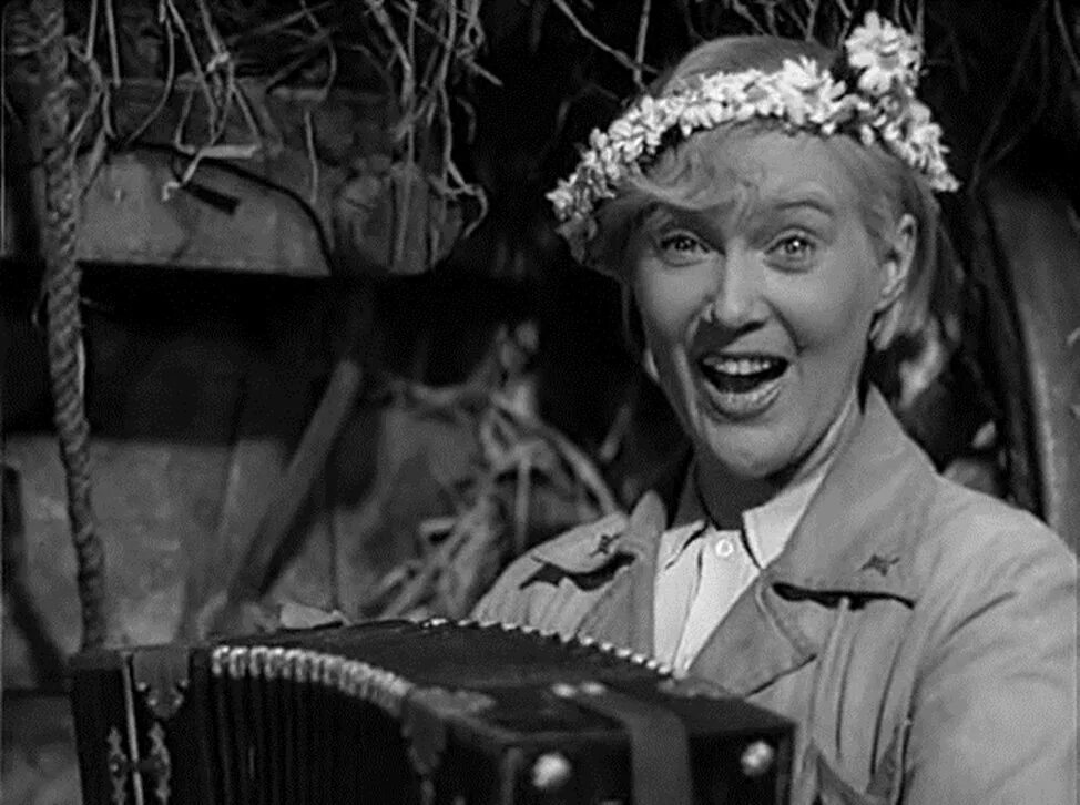 Волга-волга 1938. Волга волга ютубе. Г в александров волга волга. Волга-волга фильм 1938 мария миронов. Кавер группа волга волга.