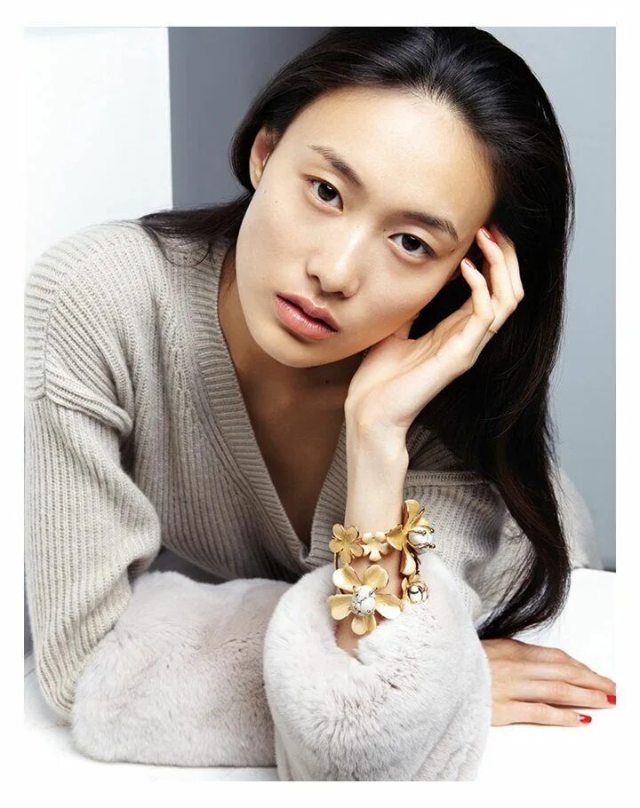 Shu pei. Модель шу ци. Vogue china. Сьюзи пэй актриса. Азиатское лицо помада.