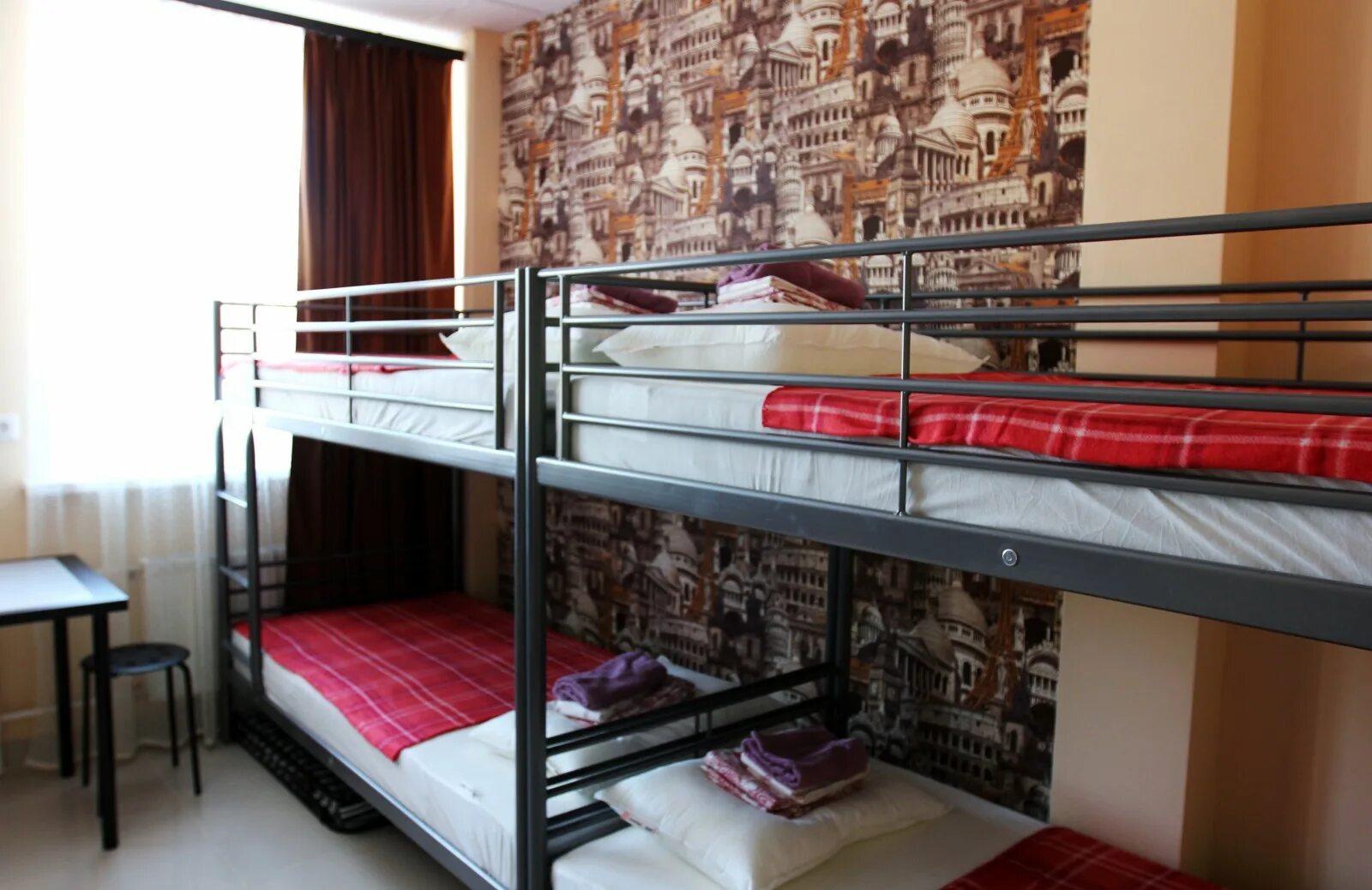 хостел краснодар. самый дешевый хостел питер. хостел в москве. хостел в кирове день и ночь. недорогой хостел ночь.