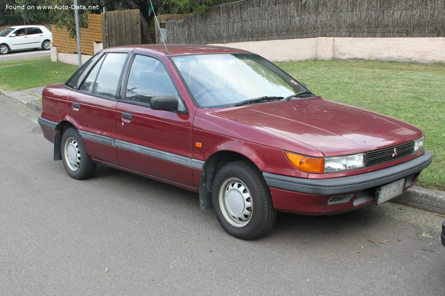 Mitsubishi 1992. Митсубиси Лансер 1992. Mitsubishi Lancer 4 1992. Mitsubishi Lancer GLX 1992. Mitsubishi Lancer 1991-1992.