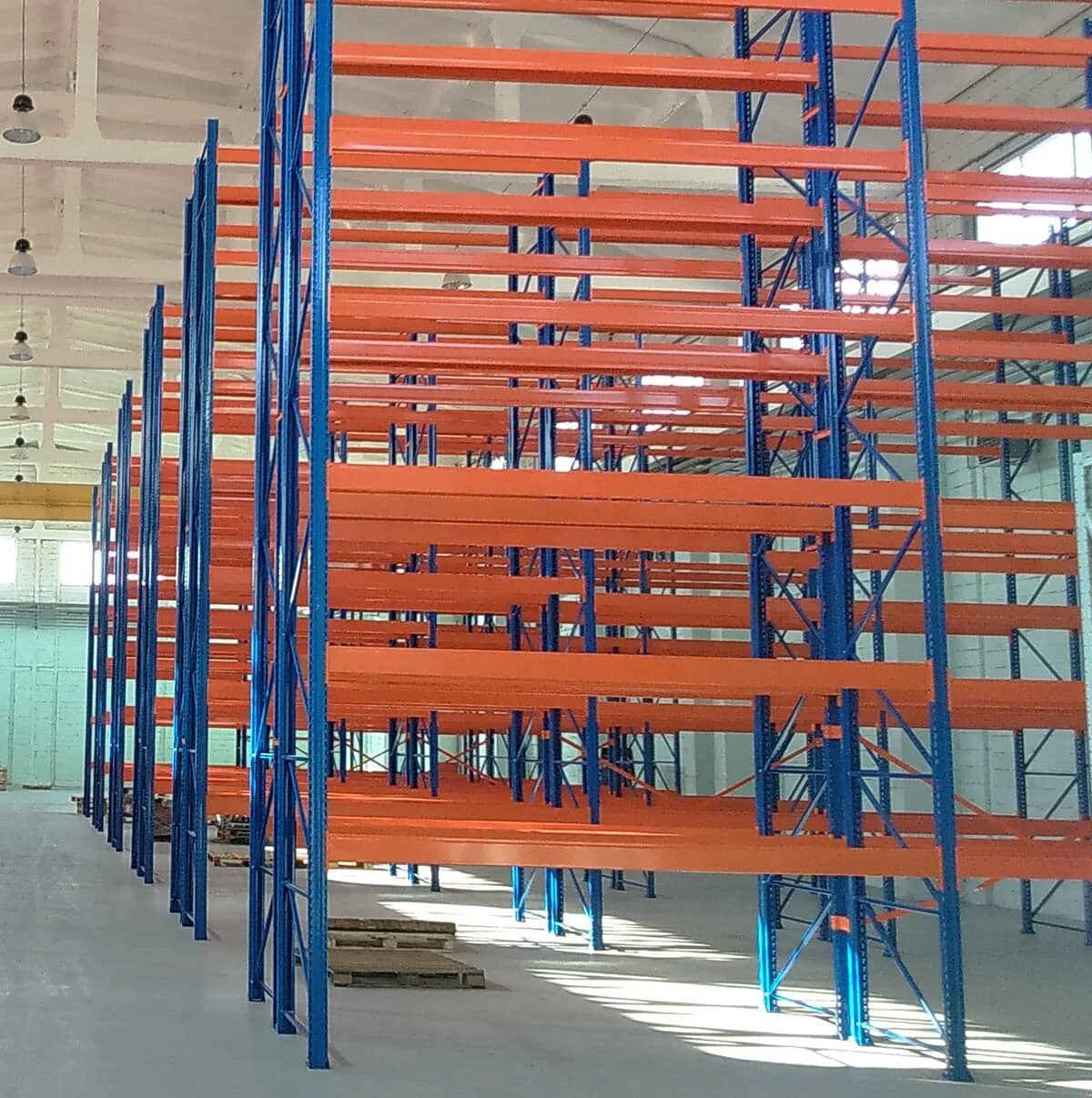 Фронтальные паллетные стеллажи. Фронтальный стеллаж это. Паллетный стеллажи 3000*1800*1050. Фронтальный стеллаж это. Фронтальный стеллаж это.