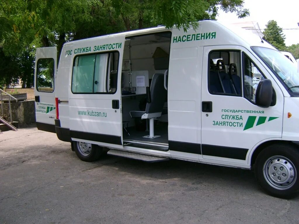 Фиат Дукато мобильный офис. Fiat Ducato 2009 мобильный офис. Мобильный офис центр занятости Фиат Дукато. Мобильный офис Fiat Ducato внутри.