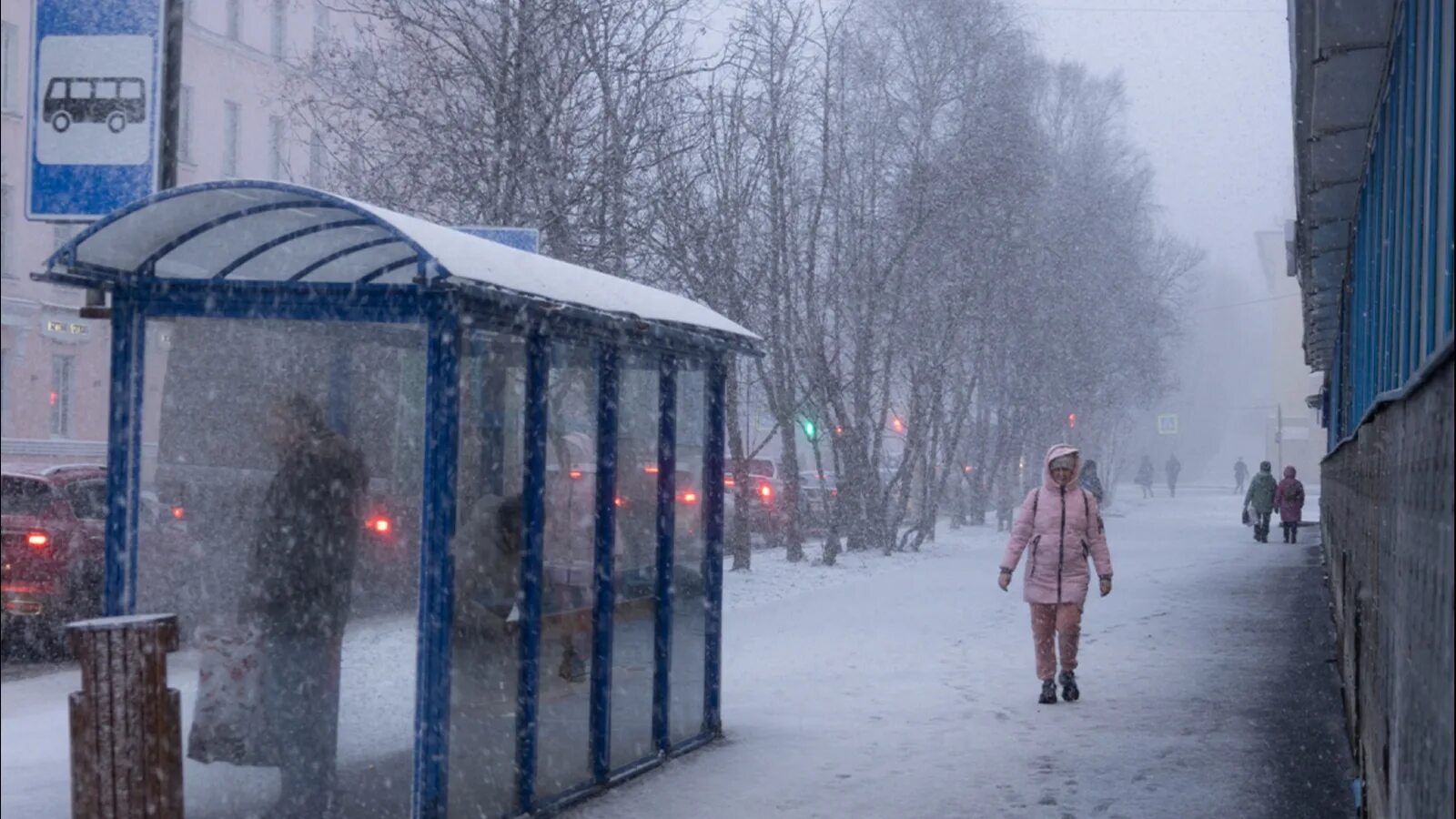 Погода мур. Сильный снег. Снегопад в городе. Снежная погода. Мокрый снег.