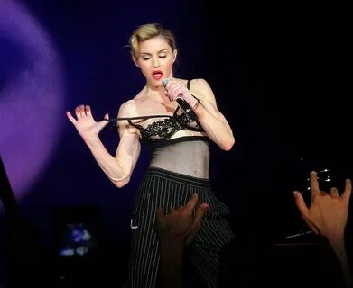 Madona nip slip ♥ Madonna Soyundu (Türkiye Konseri 2012) - YouTube.