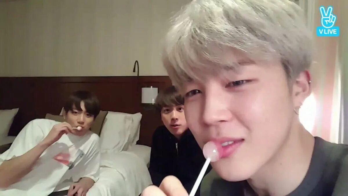 Бтс прямые трансляции. Бтс эфир. bts трансляции. bts прямой эфир. jin vlive.