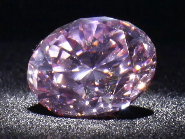 Какие драгоценные камни самые дорогие. Алмаз 2000 карат. Алмаз Куллинан звезда Африки.