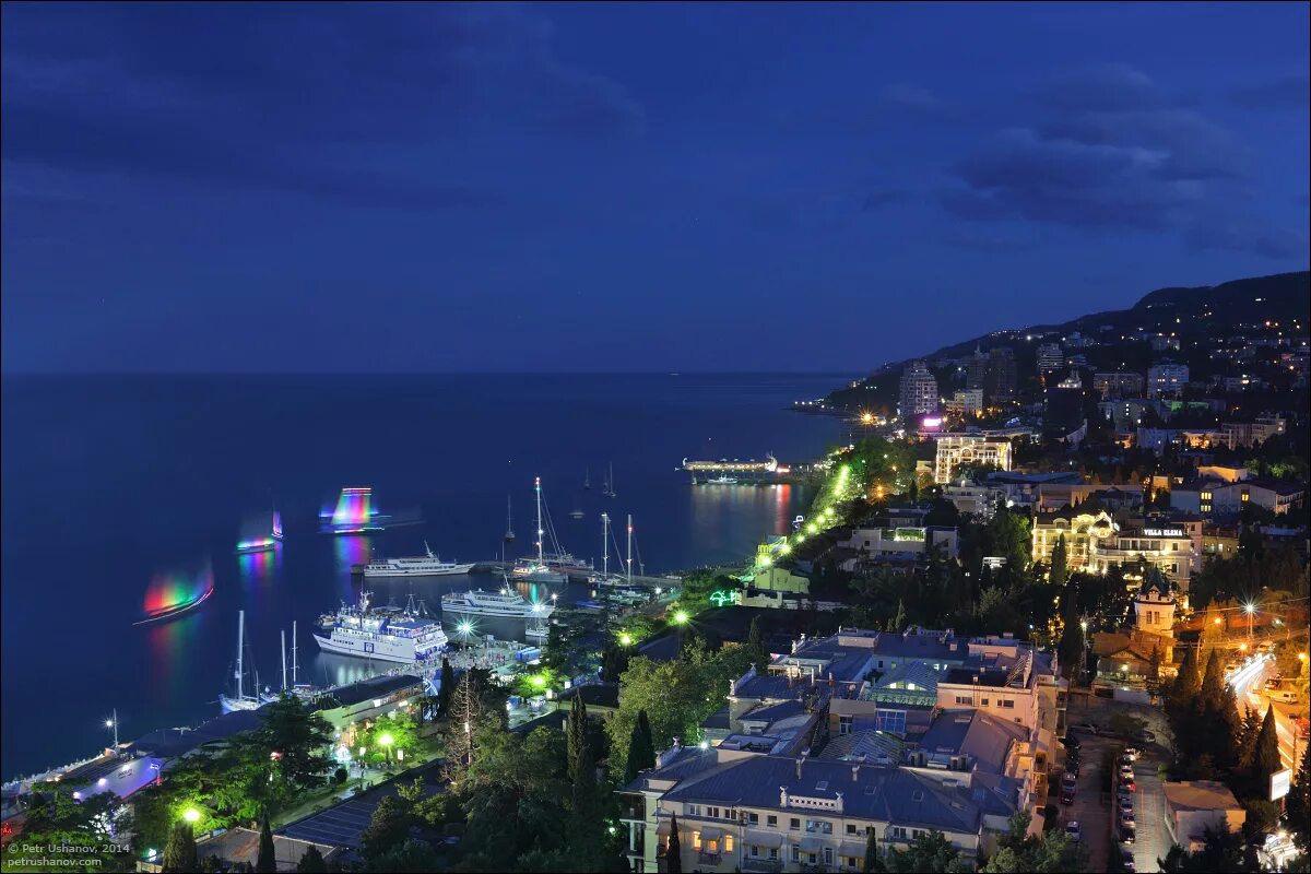 ялта набережная сверху. ореанда ялта гостиница ялта. ялта горы набережная. ялта приморский парк набережная. приморская набережная ялта.