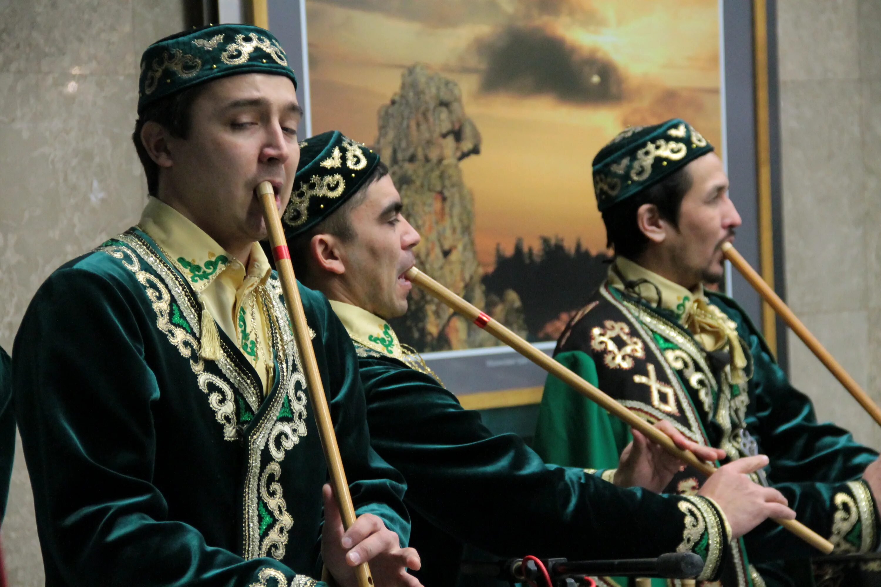 Башкирский кураист. Башкирский национальный инструмент курай. Татарский национальный музыкальный инструмент курай. Башкирская культура Оренбуржья.