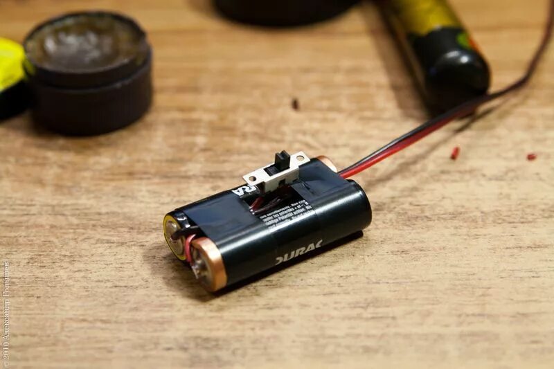 5 v. Питание светодиода от батарейки 1. Диод аккумулятор. 5 вольта. Светодиод от батарейки 1.