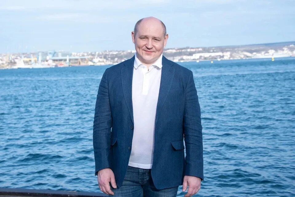 Губернатор севастополя развожаев. Развозжаев михаил. губернатора севастополя михаила развожаева. развозжаев севастополь. михаил владимирович развожаев.