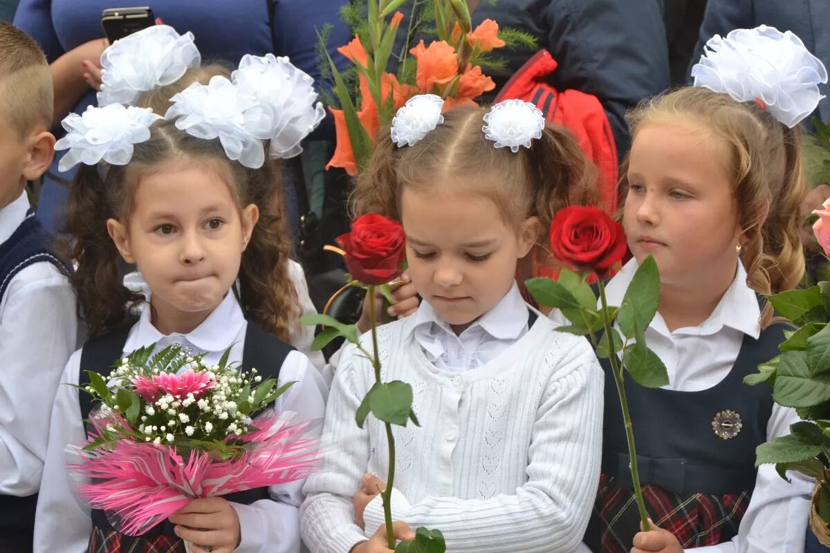 маме первоклассницы. наряд мамы первоклассника. мамы первоклашек. фотосессия первоклашки. первоклассник.