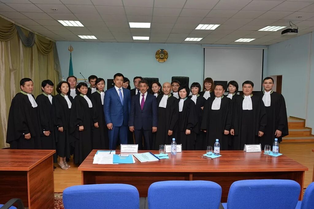 Судья приговор. Мантия судьи. Судьи казахстана. Судьи казахстана. Судья.