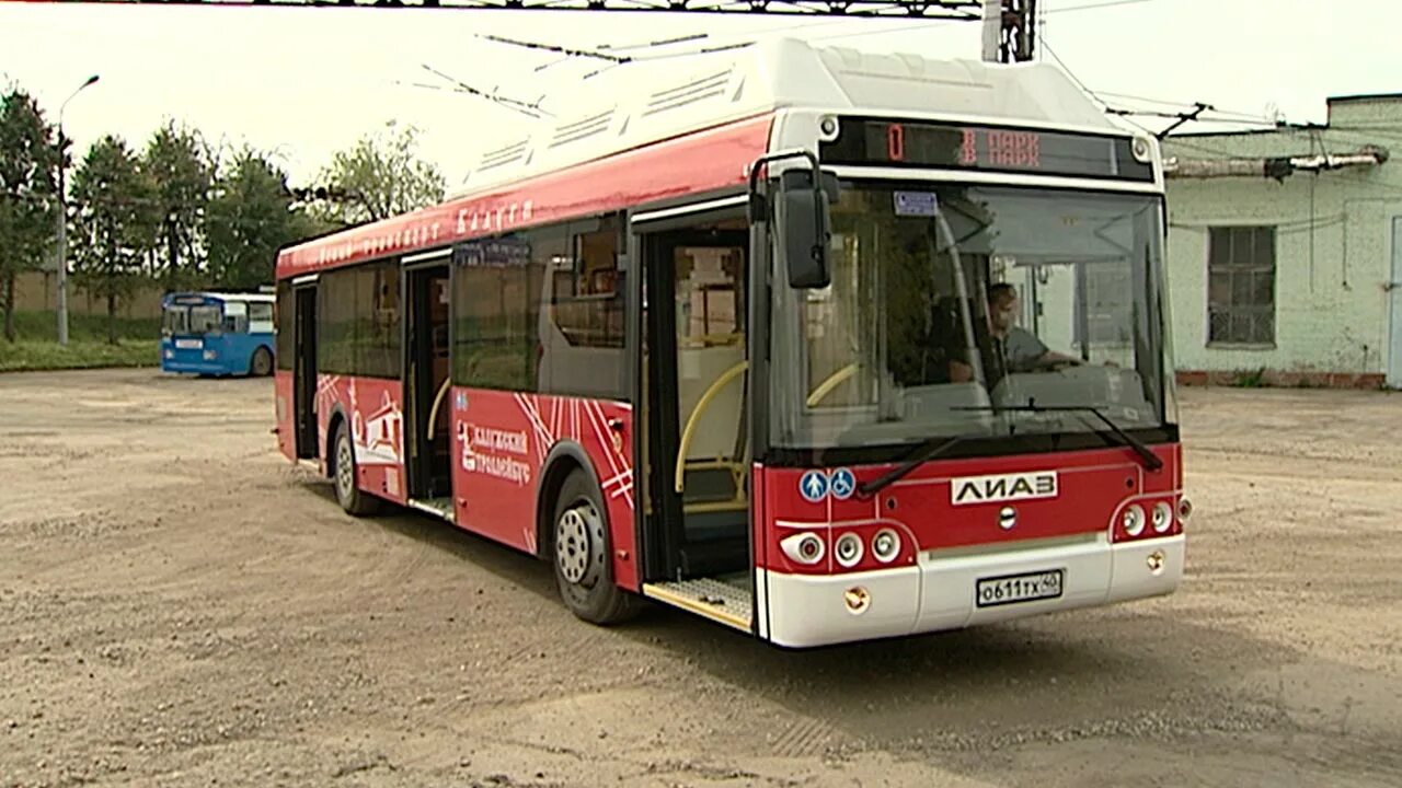 Калужский автобус. Новые автобусы в Калуге. Красные автобусы Калуга. Калужский автобус красный.