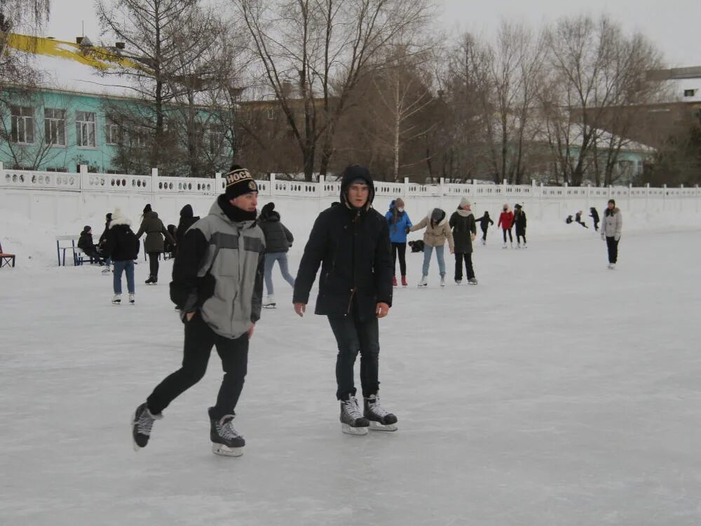 Новости усть каменогорска 1. Усть-Каменогорск Ледовый каток. Алтай каток в Усть Каменогорске. Усть Каменогорск Комсомольский остров. Каток на Комсомольской.