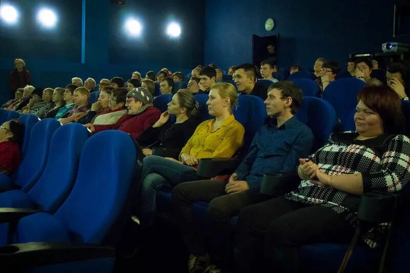 Афиша луч советский. Кинотеатр Луч города Советский ХМАО. Кинотеатр Луч Чусовой. Ведущий кинотеатра Луч.