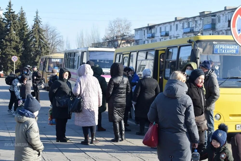 Почему эвакуируют города. Эвакуация города. 21.02.2022 эвакуация шахтерска. эвакуация 2022 год ясиноватая. артемовск куда эвакуировали мирных.