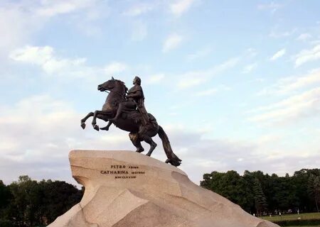 Достопримечательность памятник петру 1