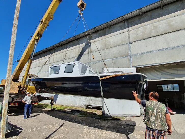 Ушаковские верфи рубикон. Лодка верфь. Катер грумант 30т. Катера псковской лодочной верфи мпс-10. Лодка верфь.