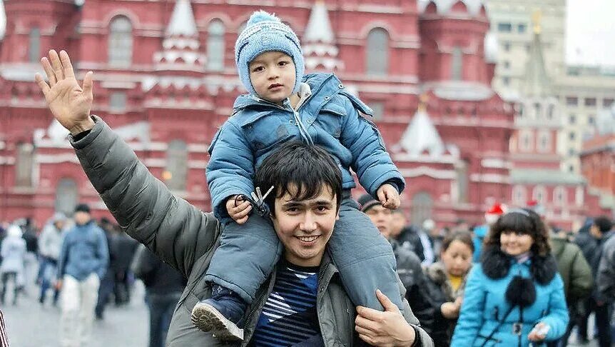 Что стало с русскими людьми. Приезжие в Москве. Азиаты в Москве. Мигранты в Москве. Дети таджика в Москве.