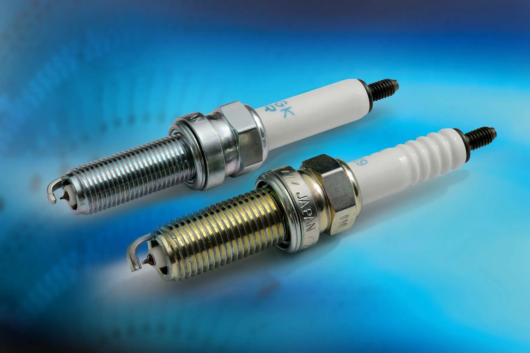 Какие свечи лучше использовать. Spark plug свечи зажигания. свечи нжк автомобильные. ngk-ntk 5675 свечи зажигания. свечи зажигания нжк 3656.