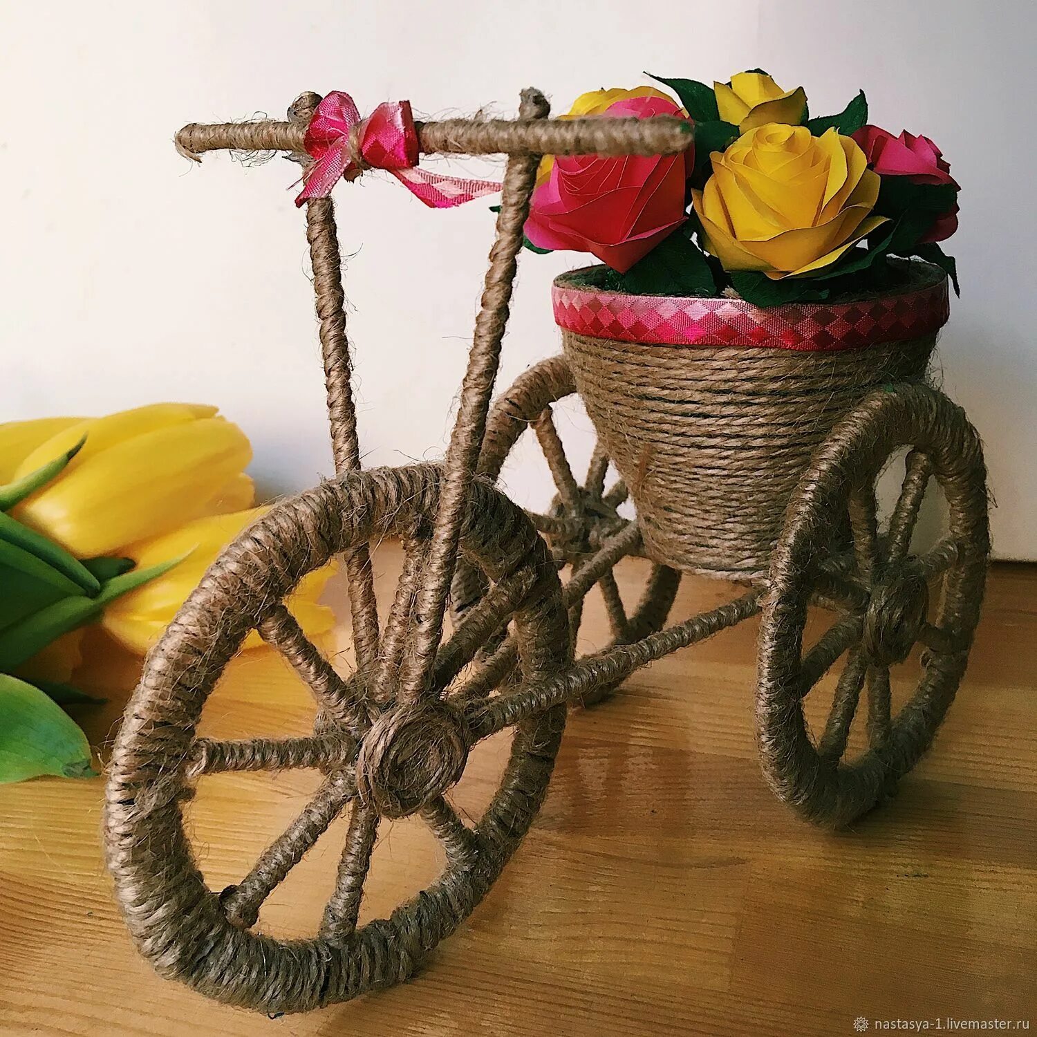 Поделка мой друг велосипед. Декоративный велосипед. Кашпо велосипед с цветами. Велосипед декоративный с цветами. Велосипед из шпагата.