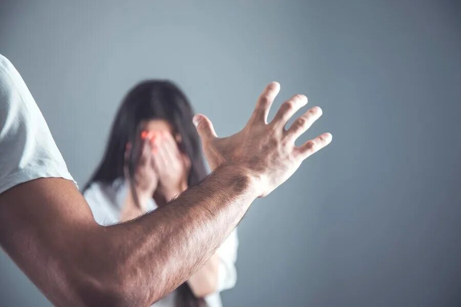 Angry man with outstretched Arms. Злой мужик пальцем назад. Парень пальцем входит