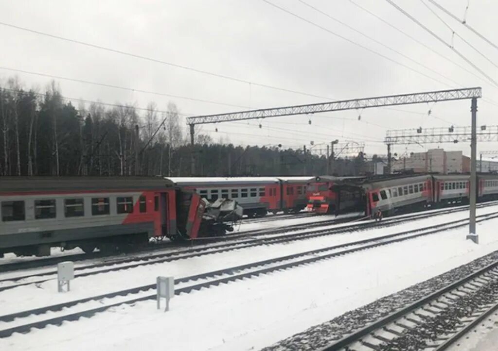 Разрыв поезда. Московская железная дорога депо Куровская. Депо Куровская разорванный вагон. Моторвагонное депо Куровская. Электричку разорвало депо Куровская.