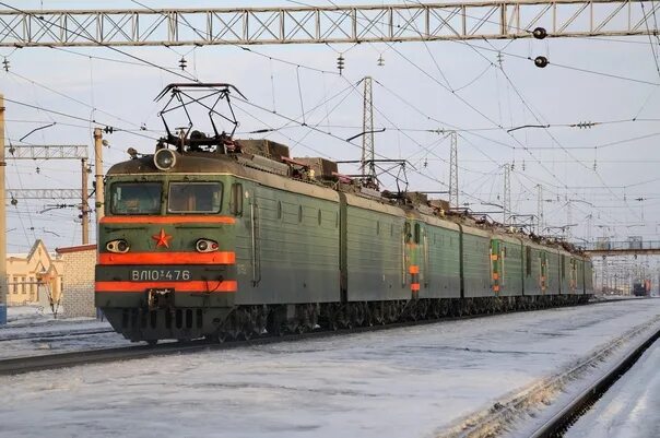 Вл10у-476. Сцепка вл10. Вл10 со звездой. Станция звезда самарская область