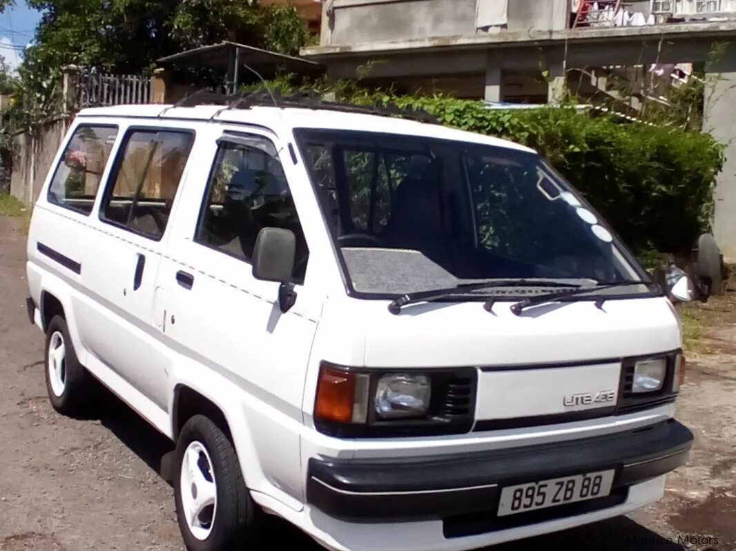 Продажа тойота литайс. Toyota Lite Ace. Toyota Lite Ace km36. Toyota Town Ace 1988. Тойота лит айс 1988.