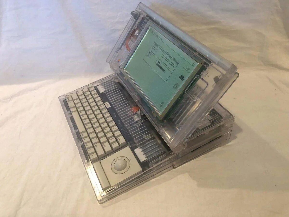 Clear old. Macintosh Portable 1989. Прозрачный пластиковый макинтош 1940 года. 386 Portable Retro PC IPS LCD. Apple Macintosh 1995 компьютер макинтош портабл купить.