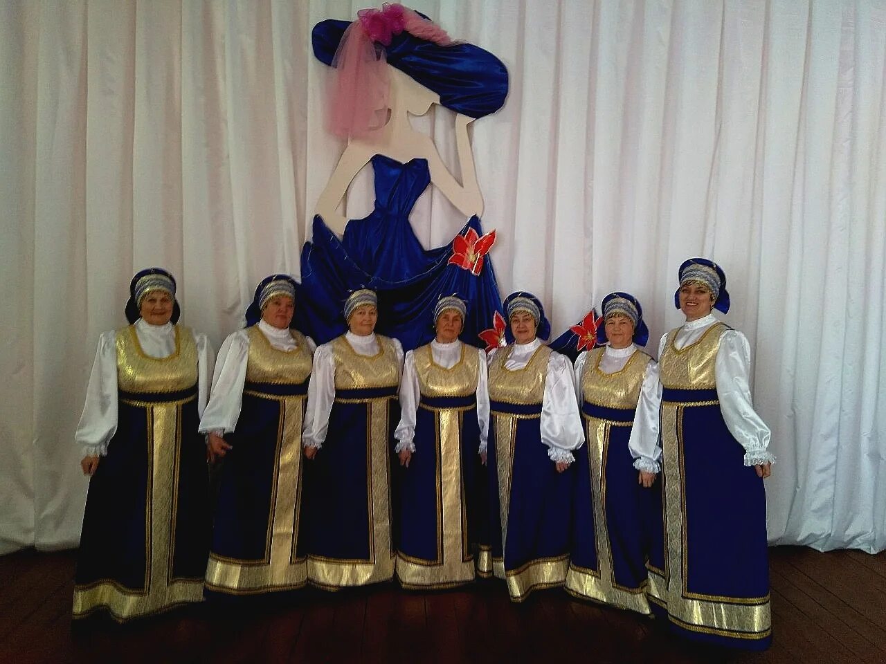 северный хор архангельск официальный сайт. сценический костюм для хора. народный костюм для хора. платья для вокальной группы. костюмы для народного ансамбля.