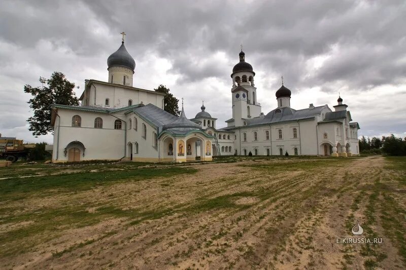 Сайт крыпецкого монастыря. Иоанно-Богословский Крыпецкий монастырь. Крыпецкий монастырь Псковская область фото. Иоанно Богословский монастырь Псковская область.