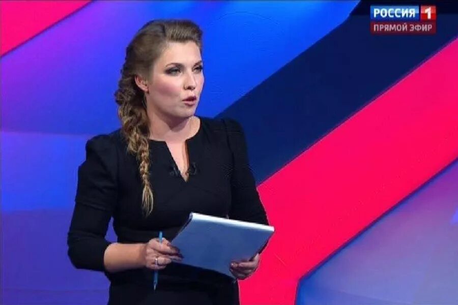 ведущая политического шоу