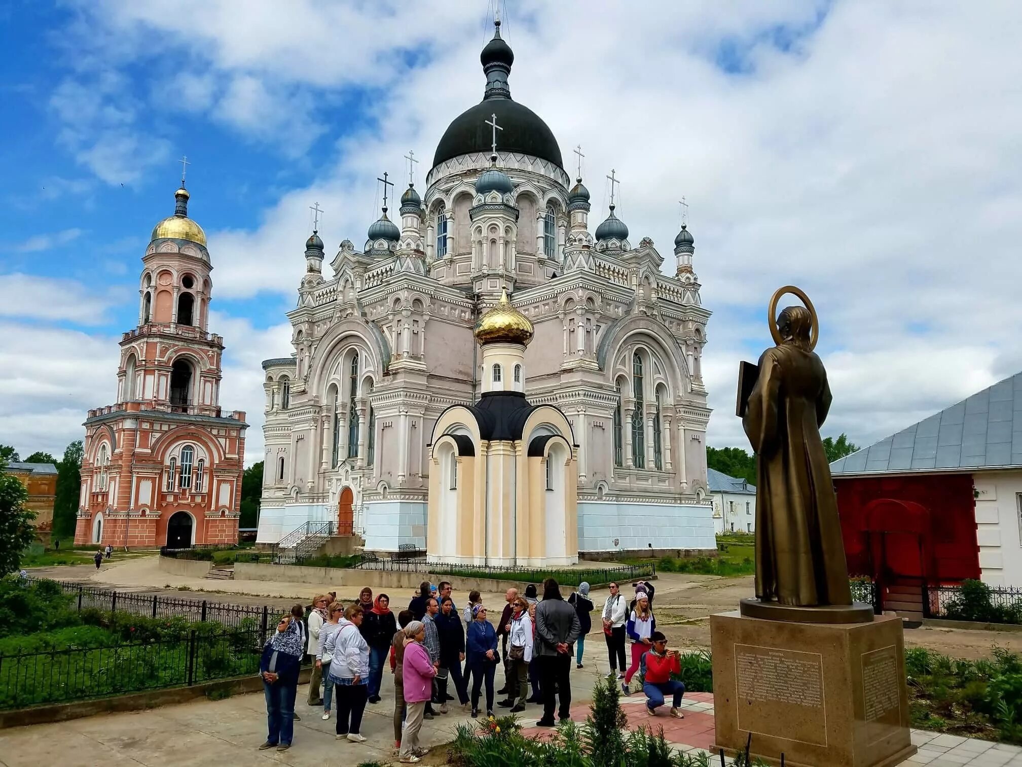 Мощи в вышнем волочке. Казанский монастырь Вышний волочёк. Вышневолоцкий Казанский женский монастырь Вышний волочёк. Монастырь в Волочке Казанский женский.