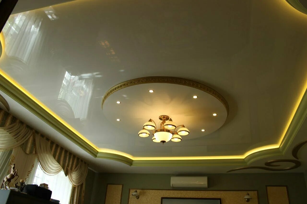 натяжные потолки тмк. натяжные потолки тверь. натяжные потолки эконом. навесной красный потолок. потолок небо.