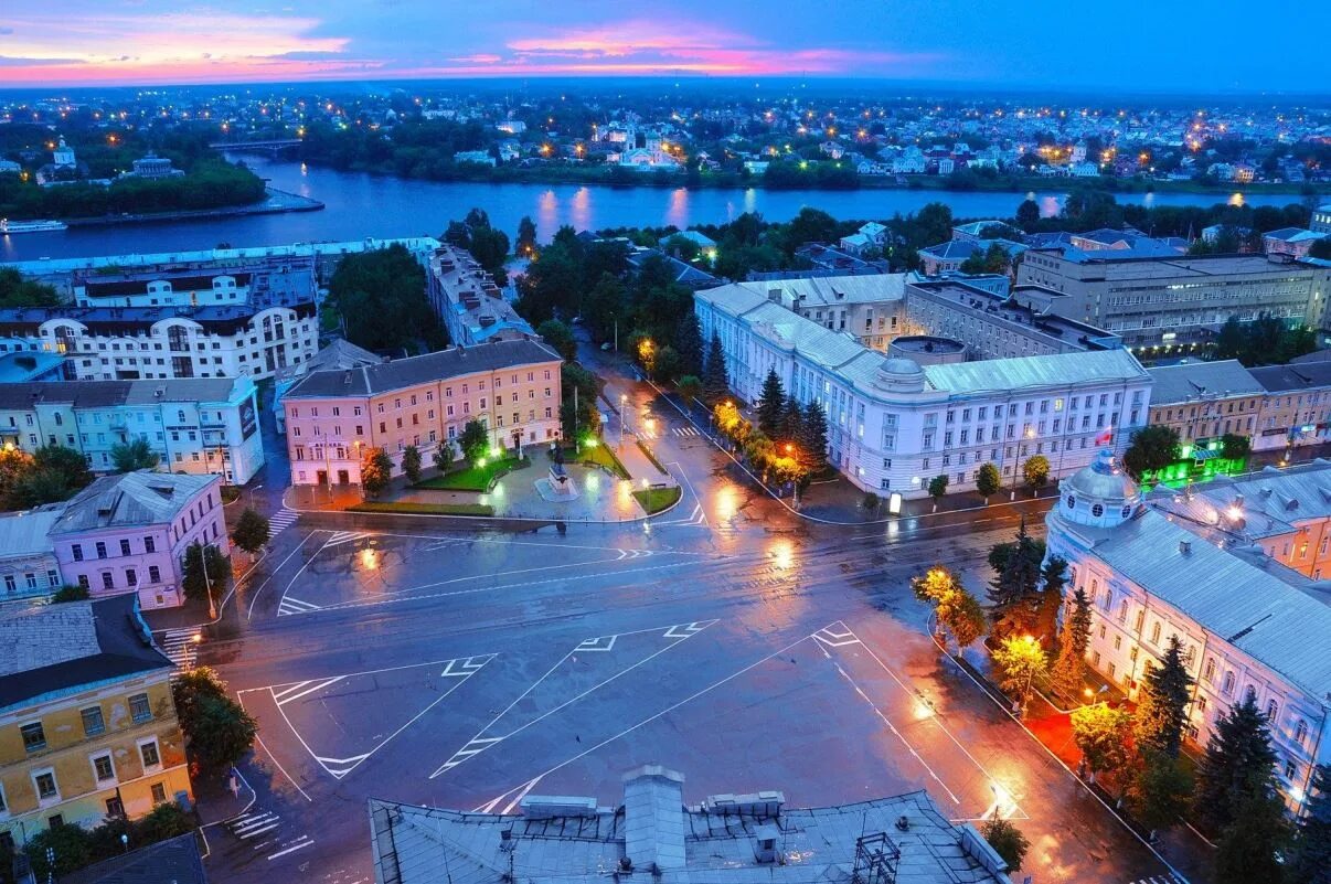 Распорядиться город. Тверская площадь Тверь. Тверь центр города. Советская площадь Тверь. Тверь Центральная площадь.