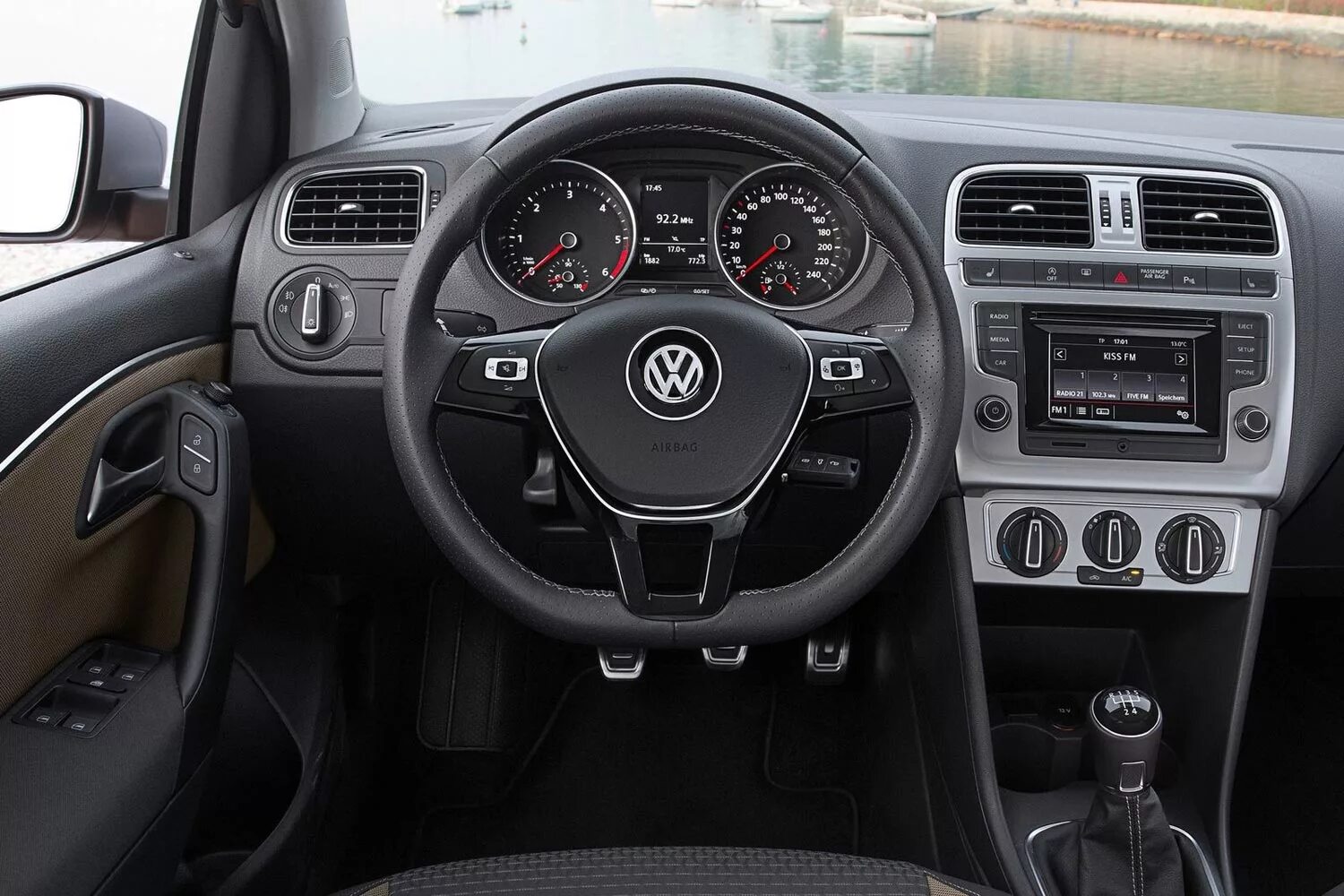 Volkswagen polo hatchback 2014. Салон поло 2014. Фольксваген поло 2014 салон. Volkswagen polo sedan 2013 салон. Volkswagen polo 2014 салон.