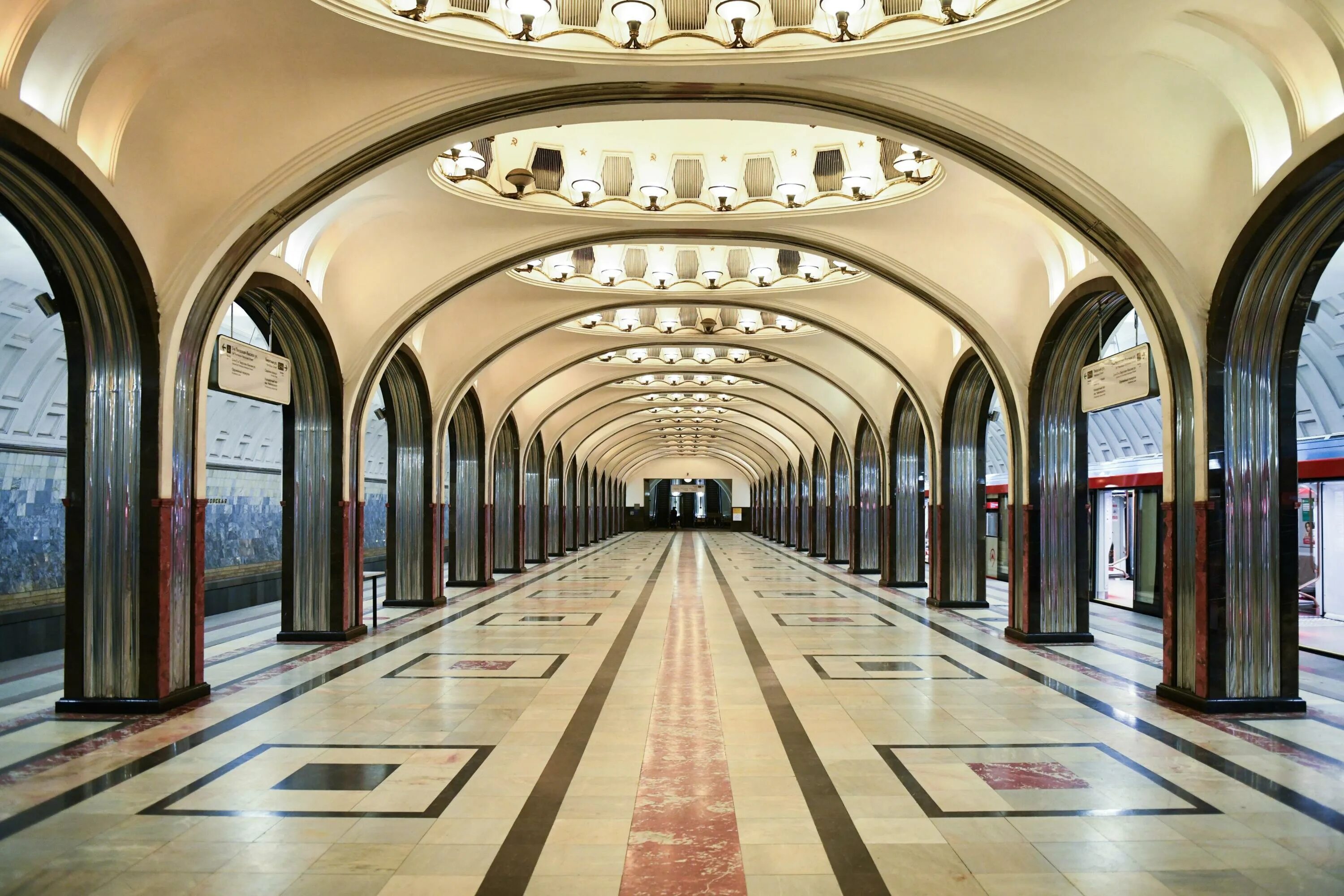 Станция дея. Маяковская станция метро москва. станция маяковская москва. московское метро станция маяковская.