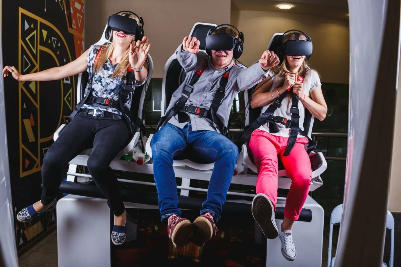 Виртуальная реальность развлечение. Аттракцион виртуальной реальности. VR развлечения. Виртуальная реальность в развлечениях. ВР аттракционы.