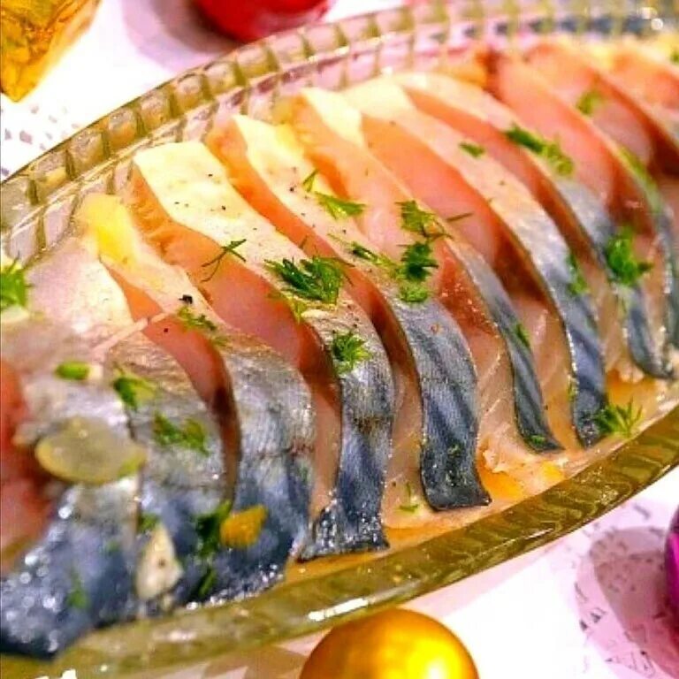 Вкусная скумбрия маринованная. Сом соленый целиком. Скумбрия пряная малосольная. Скумбрия с луком. Скумбрия пряная малосольная.