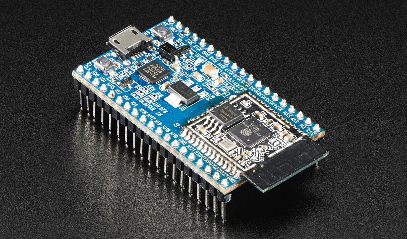 Что такое микроконтроллер. Микроконтроллер esp32. esp32 stm32. esp32 soc. esp32 отладочная плата.