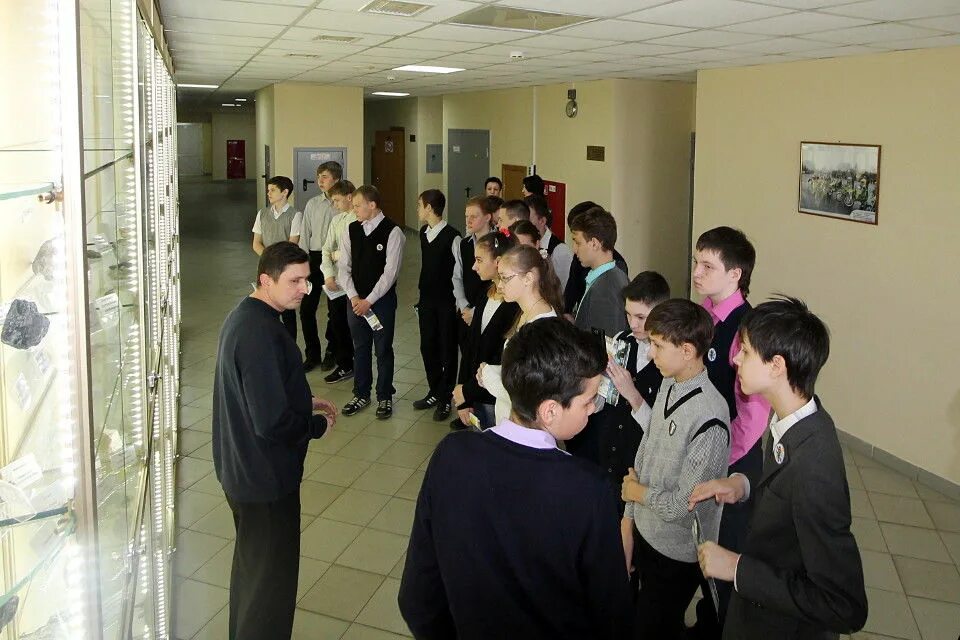 16 шк северодвинск. Школа 19 ижевск официальный сайт. Красногеройская 16 ижевск. Дверь в кафе. 40 лет победы, 138а.