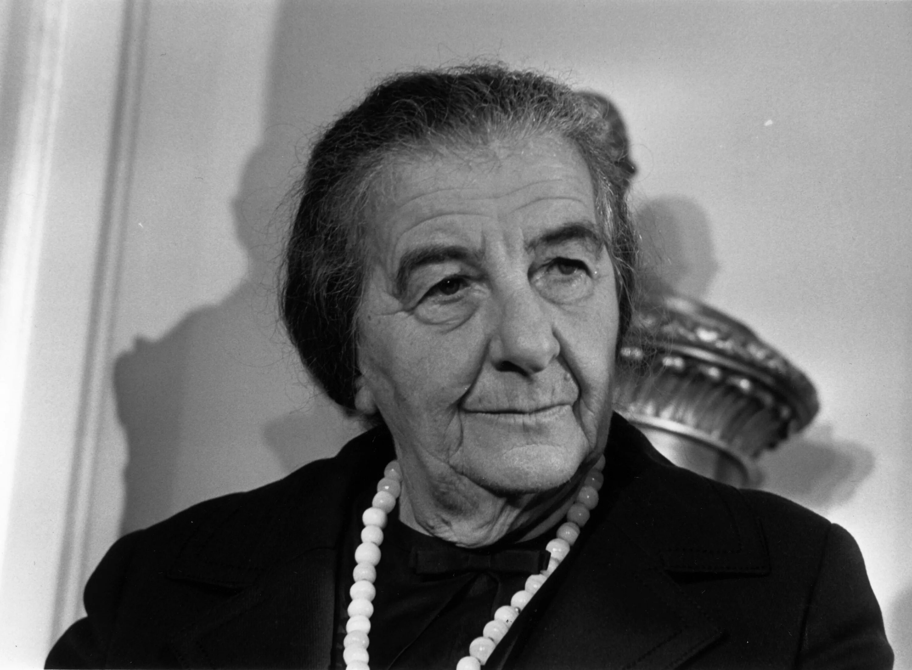 Голд меер. Премьер-министр Израиля голда Меир. Goldi Meir. Голда Меир (1969-1974). Премьер-министр Израиля женщина голда Меир фото.