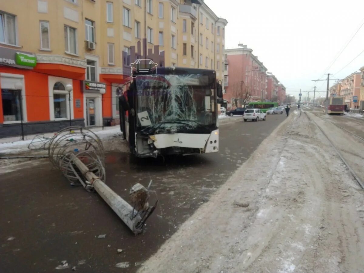 Новости красноярска сайт. ЧП Красноярск автобусы ДТП. ЧП на Красрабе в Красноярске. Автобусные аварии Красноярск. ЧП Красноярск авария 2 автобусов.