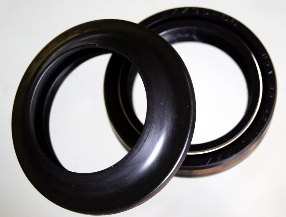 Сальники honda lead 100 jf06. P40fork455093. Сальники вилки 48. Сальник 2х20х5х7 kerxer. Пружина сальника вилки showa.