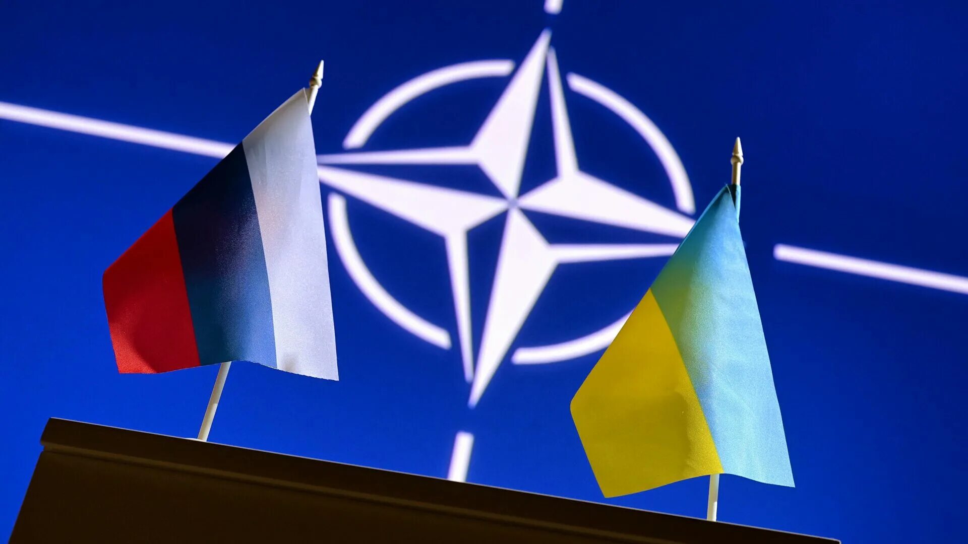 Нато без россии. Флаг Украины и НАТО. США НАТО Украина флаги. Флаг украинского НАТО. Флаг Украины ЕС НАТО.