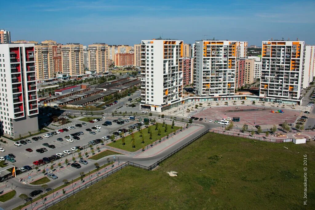 Жк европейский тюмень. Европейская площадь Тюмень. Европейский микрорайон Тюмень. Европейский квартал Тюмень брусника.