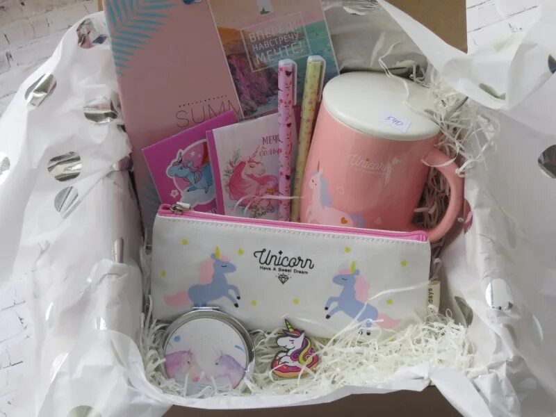 Подарочный бокс для девочки. Бокс для девочки 11. Боксы с подарками для девочек. Сюрприз бокс для девочки. Бокс для девочки 11.